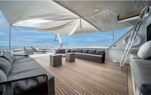 124FT OCEAN DRIVE - Image 8