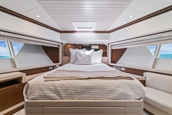 87FT FERRETTI - Image 26