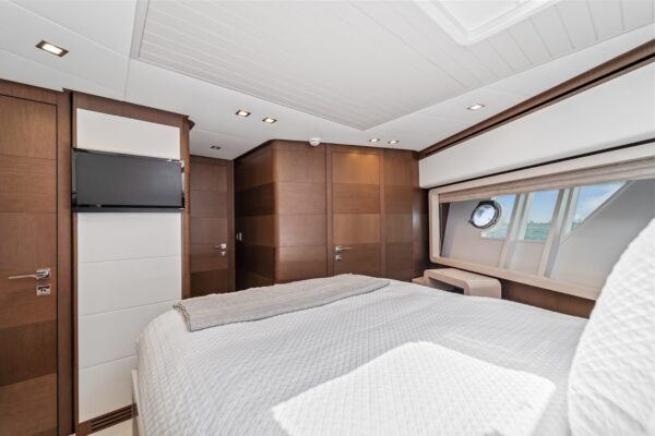 87FT FERRETTI - Image 28