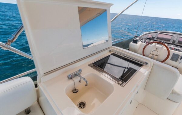 55FT UNIESSE FLYBRIDGE - Image 21