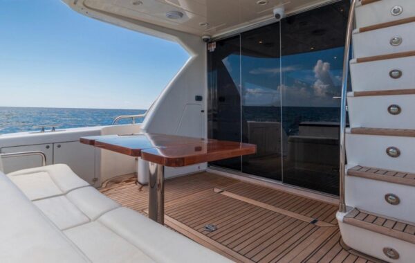 55FT UNIESSE FLYBRIDGE - Image 12