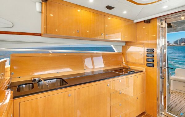 55FT UNIESSE FLYBRIDGE - Image 14