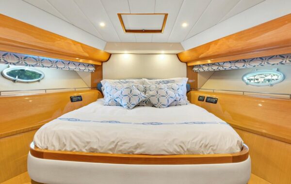 55FT UNIESSE FLYBRIDGE - Image 18