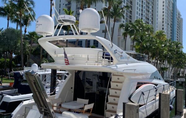 55FT UNIESSE FLYBRIDGE - Image 19