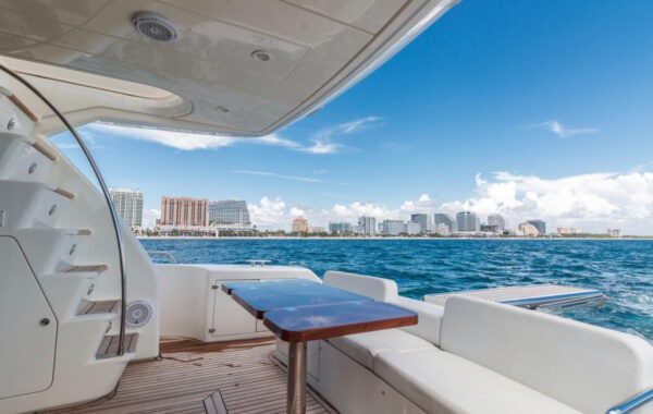 55FT UNIESSE FLYBRIDGE - Image 2