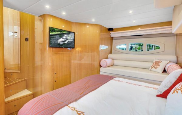 55FT UNIESSE FLYBRIDGE - Image 7