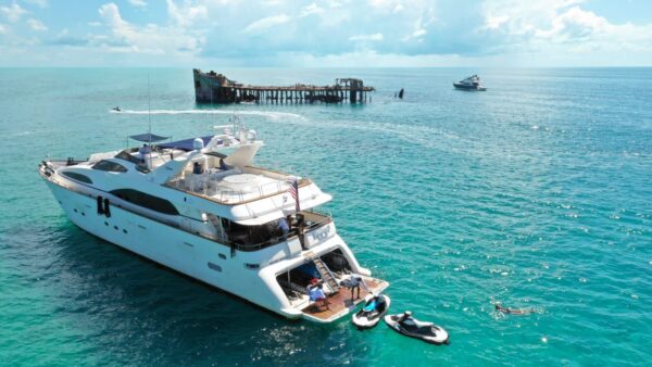 103FT AZIMUT WITH JAZUZZI - Image 3