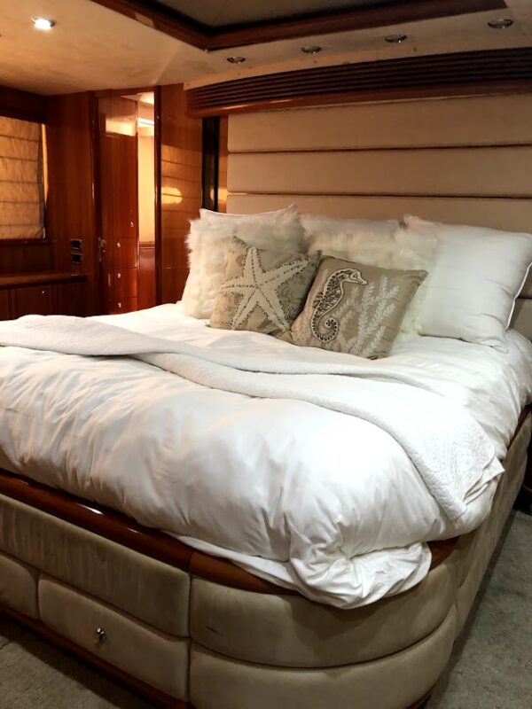 94FT SUNSEEKER WITH JACUZZI - Image 7