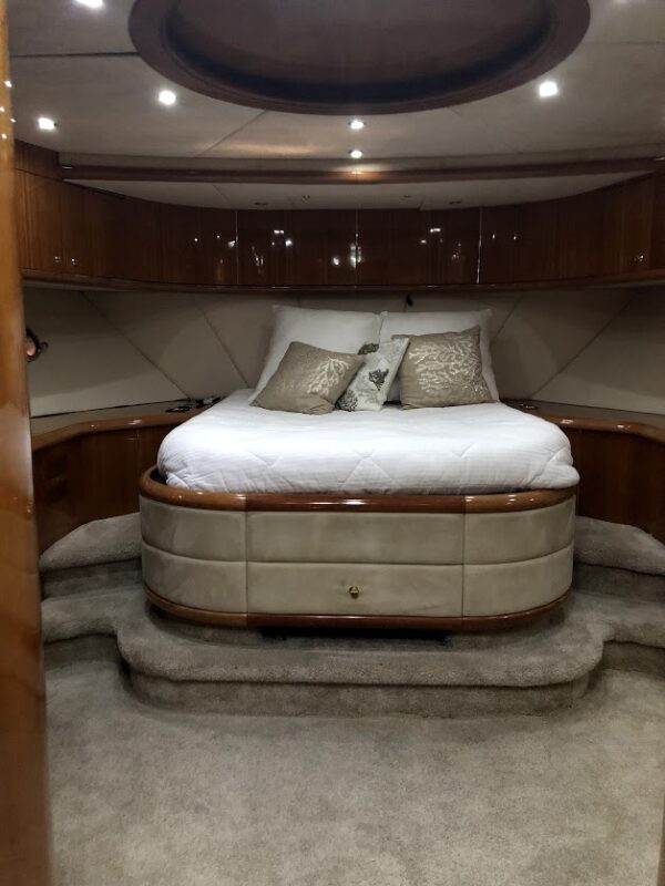 94FT SUNSEEKER WITH JACUZZI - Image 9