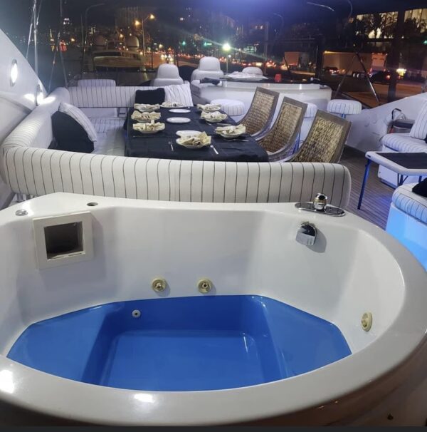 94FT SUNSEEKER WITH JACUZZI - Image 16