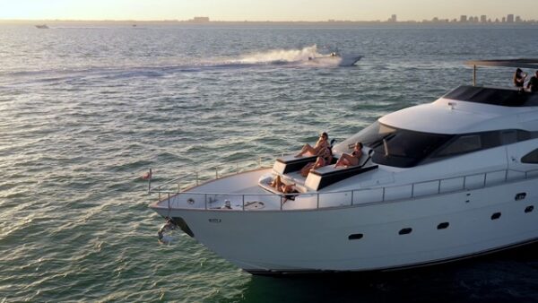 85FT AZIMUT WITH 1 JET SKI - Image 14