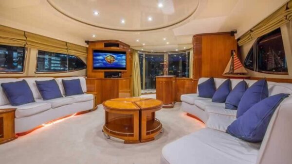 103FT AZIMUT WITH JAZUZZI - Image 10