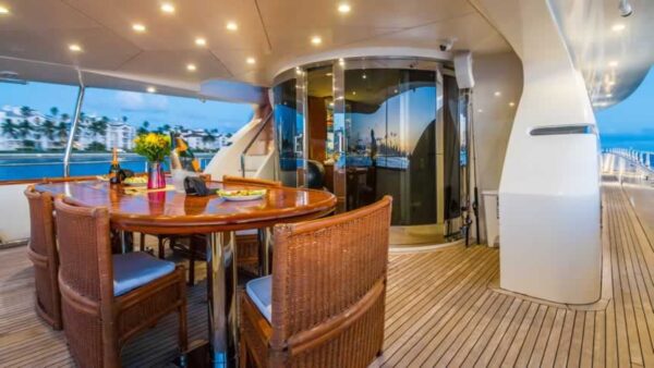 103FT AZIMUT WITH JAZUZZI - Image 4